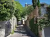 Montmorency - Callejón pavimentado bordeado de casas