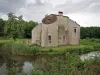 Montmorency forest - Château de la Chasse at the water's edge