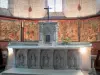 Montpezat-de-Quercy - Dentro de la iglesia de Saint-Martin: coro y tapices flamencos (tapices de Flandes) sobre la vida de San Martín
