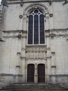 Montrésor - Portal der Stiftskirche