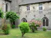 Montsalvy - Jardín del claustro de San Gausbert