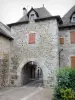 Montsalvy - Norte porche o puerta de Aurillac
