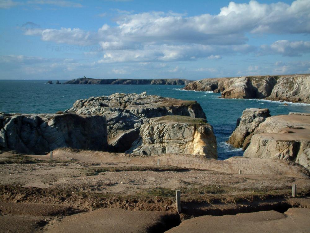 Guide du Morbihan - Presqu'île de Quiberon - Côtes déchiquetées, falaises abruptes, et mer (océan Atlantique)