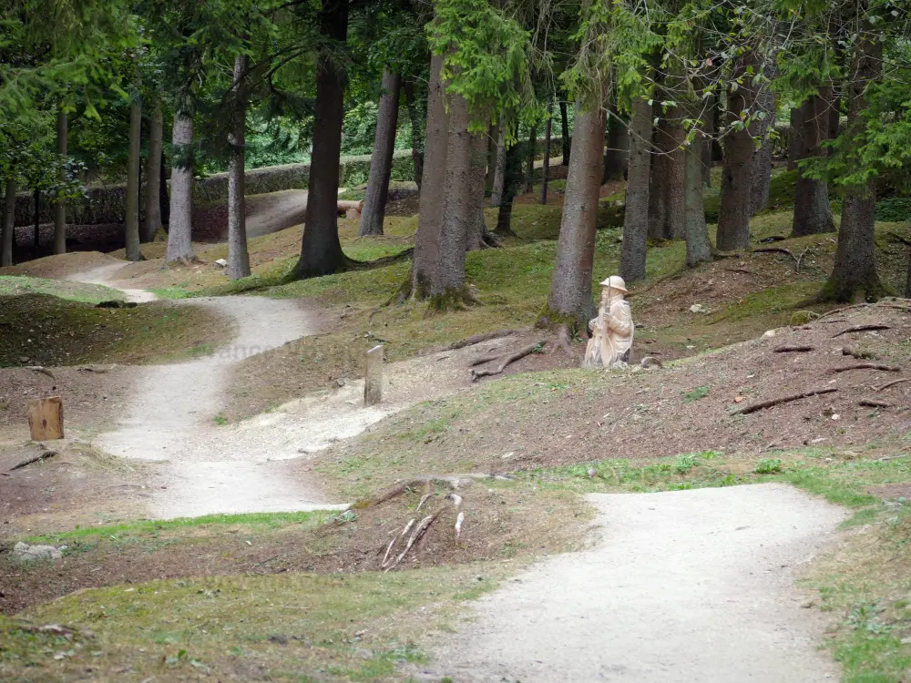 Guia da Mosa - Aldeias destruídas na Batalha de Verdun - Aldeia destruída de Fleury-devant-Douaumont, lugar de Memória