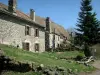 Moudeyres - Maisons en pierre du village