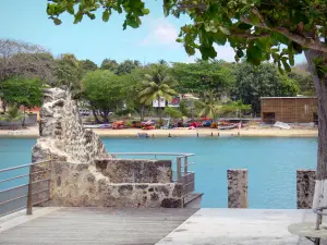 Le Moule - Ruinas Wisosky con vistas a la canoa - kayak