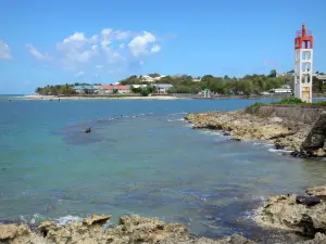 Le Moule - Feu du Moule avec vue sur la mer et la plage de l'Autre Bord en arrière-plan