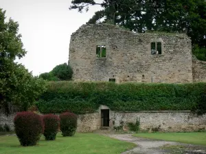 Moulins-Engilbert - Ruinen des alten Feudalschlosses