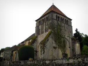 Moutier-d'Ahun - Campanario románico de la iglesia