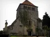 Moutier-d'Ahun - Árvores no local da nave desaparecida e torre sineira românica da igreja (antiga abadia)