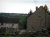 Moutier-d'Ahun - Casas de pedra e postes de iluminação