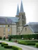 Mouzon - Tours de l'église abbatiale Notre-Dame et jardins de l'abbaye