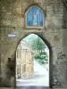 Mouzon - Porte de Bourgogne e la Vergine con il Bambino