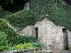 Mühle Richard de Bas - Stätte der Papiermühle: Gebäude aus Stein bergend das historische Papiermuseum; auf der Gemeinde Ambert, im Regionalen Naturpark Livradois-Forez