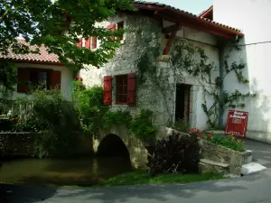 Mulino di Bassilour - Vecchio mulino ad acqua nella città di Bidart nel Paese Basco