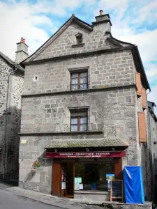 Murat - Façade of the old Bailliage house