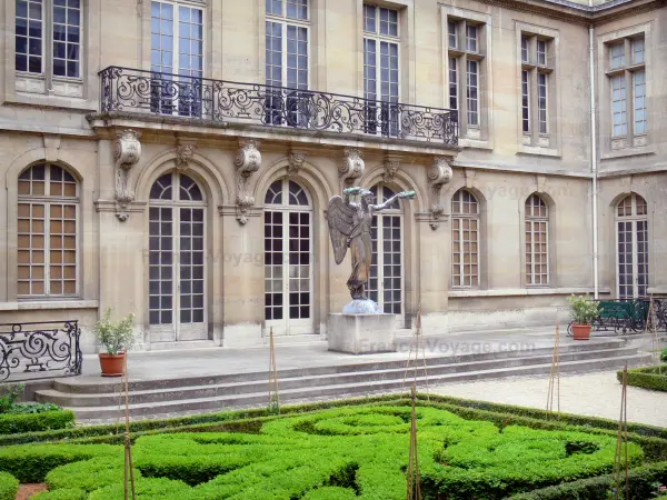 Museo Carnavalet - Albergo Carnavalet, che ospita il museo Carnavalet dedicato alla storia di Parigi, e giardino alla francese