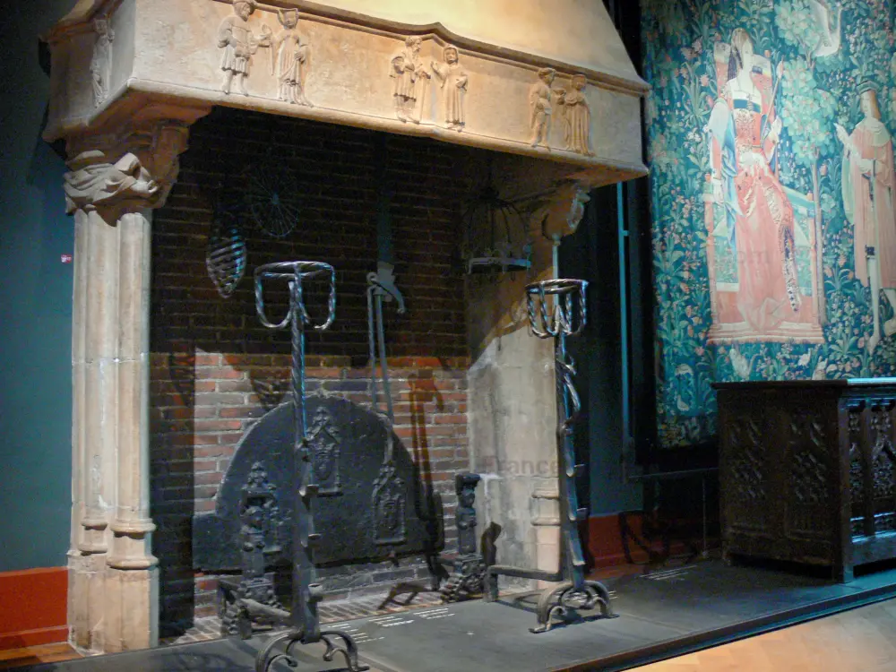 El Museo de Cluny - Museo de Cluny: Chimenea en el Hôtel de Cluny