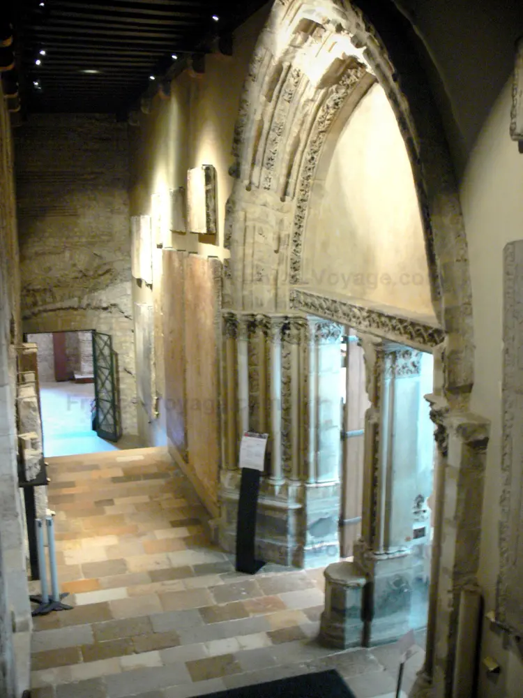El Museo de Cluny - Museo de Cluny: Musée National du Moyen Age portal señora capilla de Saint-Germain-des-Prés, la entrada a la sala de Notre Dame