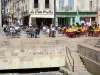 Narbona - Narbonne: Restos de la Via Domitia (Domiciano Way) y cafés al aire libre en la Place de l'Hotel de Ville