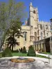 Narbona - Narbonne: Reloj de sol (fuente) de jardín y arzobispos Catedral de Saint-Just-et-Saint-Pasteur
