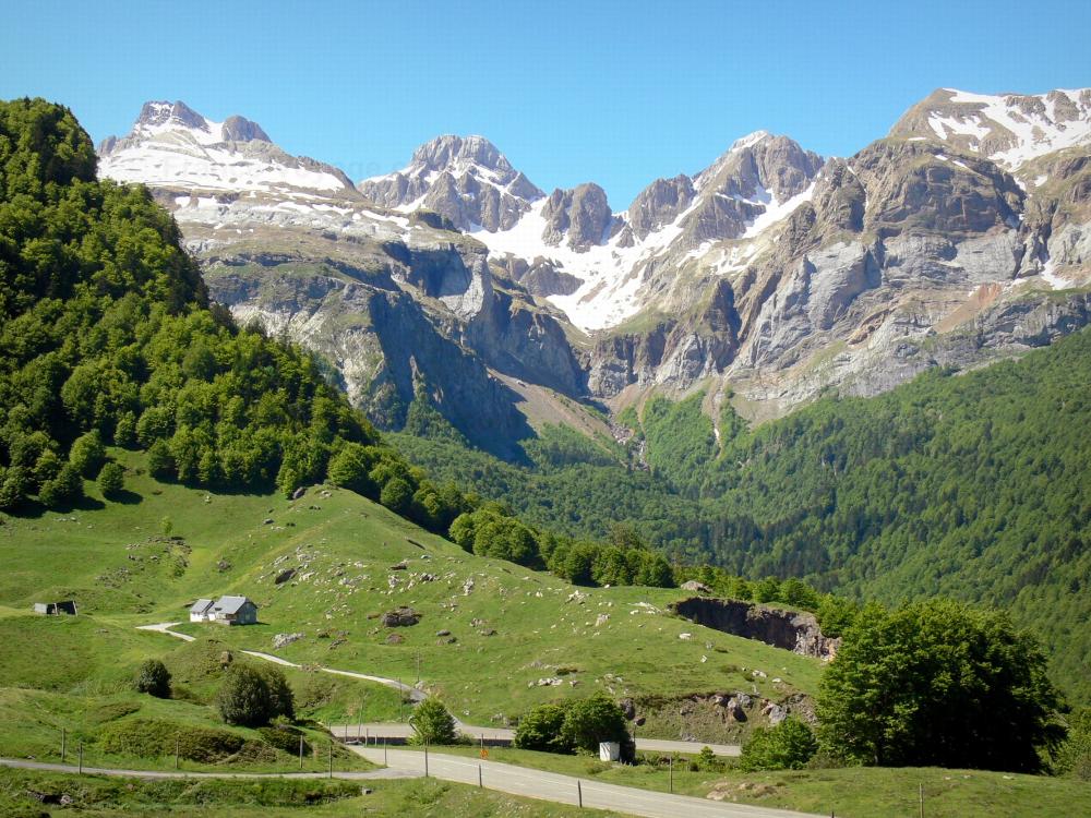 Nationalpark der Pyrenäen - Blick auf die Pyrenäen-Berge von der Strasse des Passes Somport aus