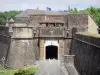Navarrenx - Porte Saint-Antoine et remparts de la bastide bastionnée ; dans le Béarn