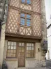 Nevers - Facciata di una casa con pareti di legno della Rue Saint-Etienne