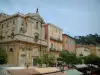 Nice - Dans le Vieux Nice, le Cours Saleya, son église et ses maisons colorées