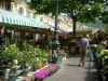 Nice - Célèbre marché aux fleurs sur le Cours Saleya, dans le Vieux Nice