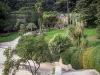 Nîmes - Jardin de la Fontaine (parco): alberi, cespugli, palme, prati e marciapiedi