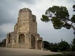 Nîmes - Garten Fontaine (Park): Turm Magne (Überrest der ehemaligen römischen Ringmauer)