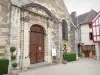 Nolay - Portaal van de kerk Saint-Martin
