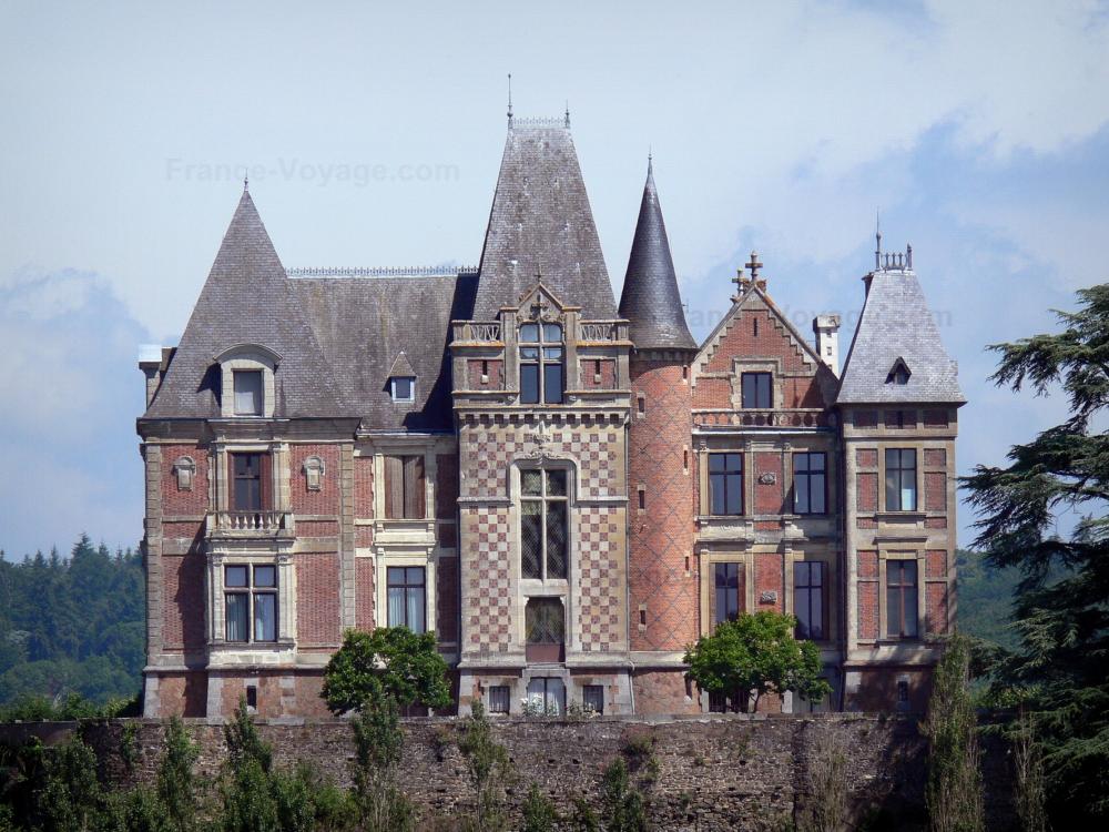 Guide de la Normandie - Château de Mesnil-Glaise - Façade du château ; sur la commune de Batilly
