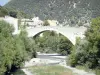 Nyons - Romaanse brug over de rivier de Eygues