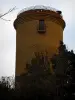 Oingt - Mantenga (torre) de la villa medieval, en la Tierra de Oro de Piedra (Beaujolais)