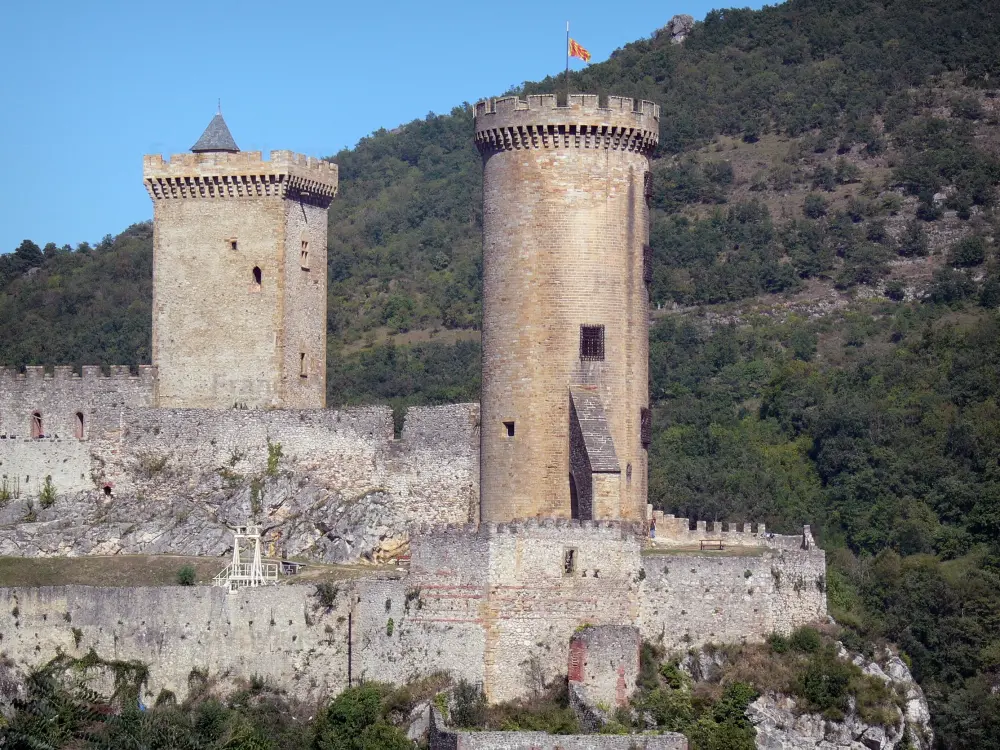 Reiseführer von der Okzitanien - Foix - Türme des Schlosses der Grafen von Foix (mittelalterliche Festung, Burg)