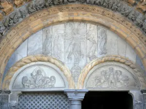 Oloron-Sainte-Marie - Tympanum of the Romanesque portal of the Sainte-Marie cathedral