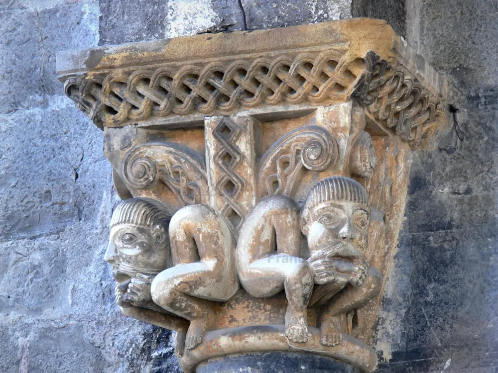 Oloron-Sainte-Marie - Sculptuur van de Romaanse portaal van St. Mary's Cathedral