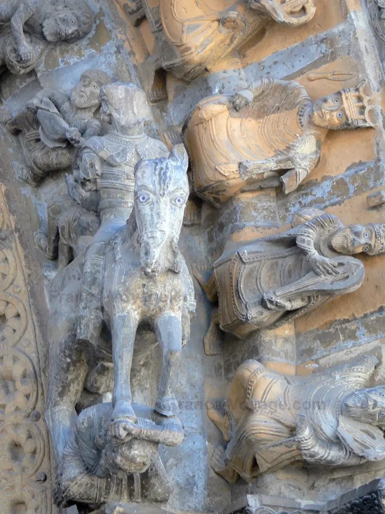 Oloron-Sainte-Marie - Particolare del portale romanico della Cattedrale di S. Maria