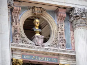 Opéra Garnier - Detail van de gevel van de Opera Garnier: buste Auber