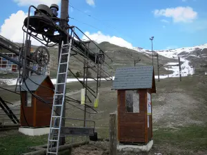 Orcières-Merlette - Orcières 1850: ski lifts of the ski resort (winter and summer sports resort) in spring, mountains with snowy summits (snow); in Champsaur