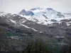 Orcieres Merlette - Orcières 1850: estância de esqui (estância de desportos de inverno e verão), área de esqui na primavera e montanha coberta de neve; no Champsaur