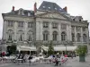 Orléans - Ancienne chancellerie et terrasse de café de la place du Martroi