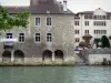 Ornans - Maison natale du peintre Gustave Courbet, abritant le musée Courbet, au bord de la rivière Loue