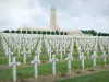 Ossuaire de Douaumont - Tour de l'ossuaire dominant les tombes du cimetière militaire de Douaumont