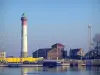 Ouistreham - Lighthouse of the port and houses