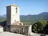 Paisagens do Drôme - Le Poët-Laval: torre sineira da capela românica Saint-Jean des Commandeurs com vista para as colinas circundantes