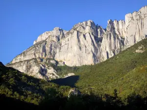 Paisagens do Drôme - Paredes rochosas e vegetação