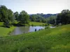 Paisagens de Limousin - Pastagens, lagoa e árvores